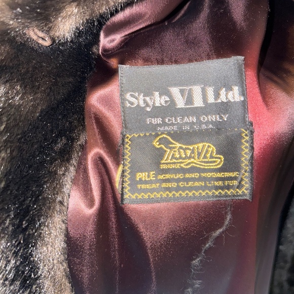 Vintage 80s Style VI Dark Brown Faux Fur Long Coat Fits M-S - Picture 7 of 7